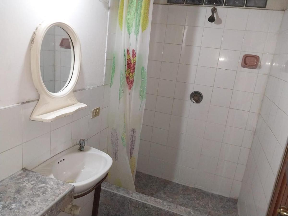 Amazon Breeze Hotel Икитос Екстериор снимка