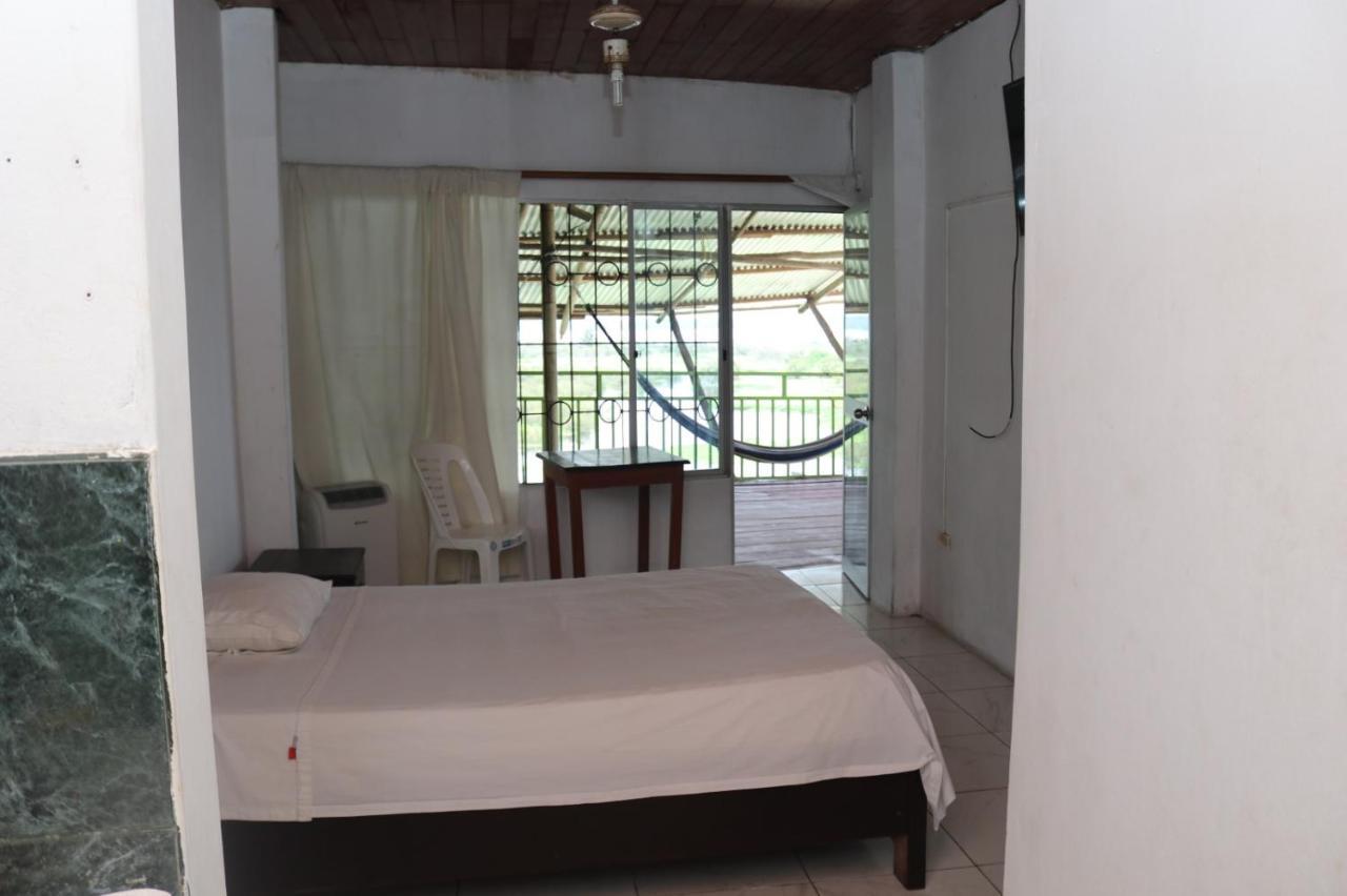 Amazon Breeze Hotel Икитос Екстериор снимка