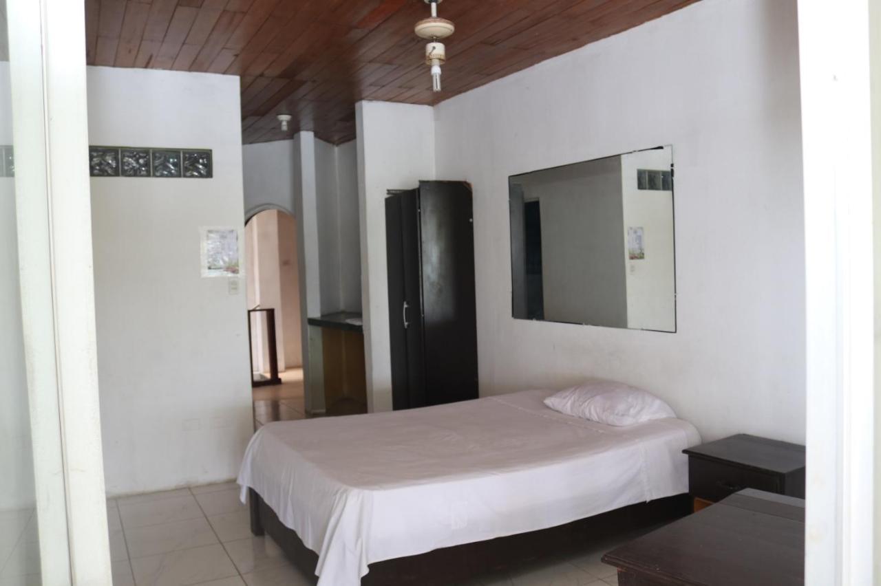 Amazon Breeze Hotel Икитос Екстериор снимка