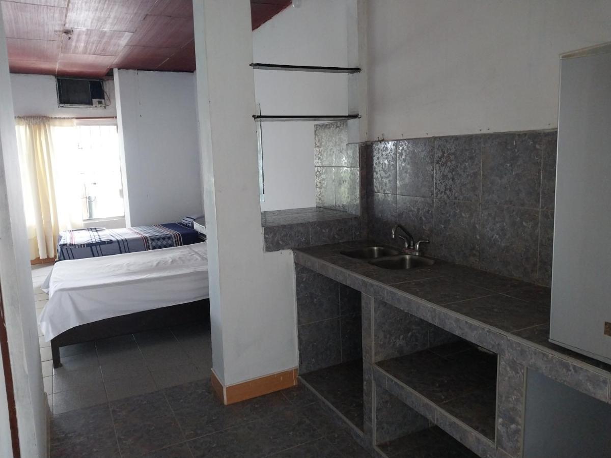 Amazon Breeze Hotel Икитос Екстериор снимка