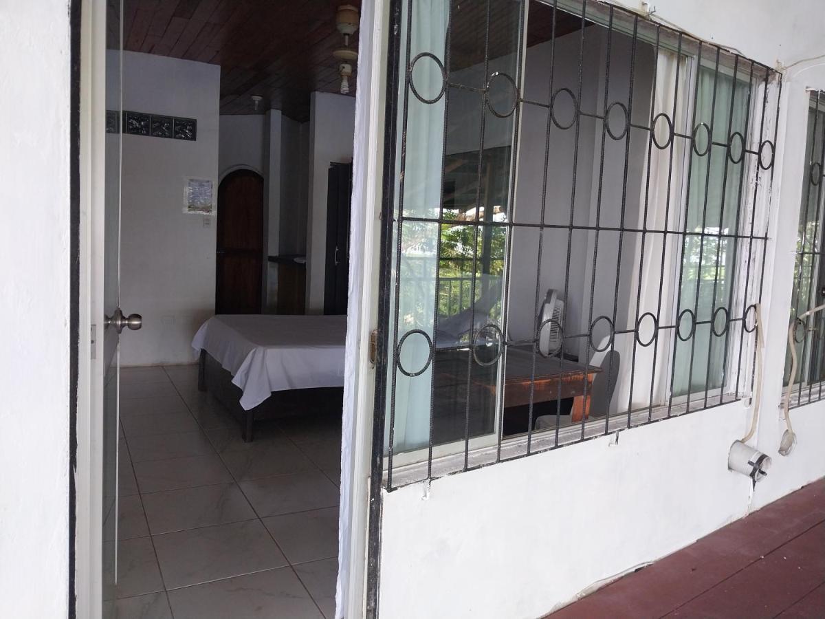 Amazon Breeze Hotel Икитос Екстериор снимка