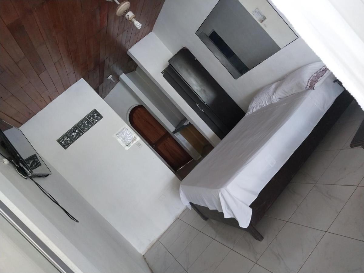 Amazon Breeze Hotel Икитос Екстериор снимка